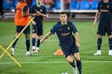 易游体育官方-包含球迷心系赛事进程，球员训练备战的词条