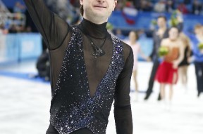 易游体育官网-沙尔克青年队获得斐济国际邀请赛冠军(专访沙尔克青训学院教练孩子能快乐踢球最重要)